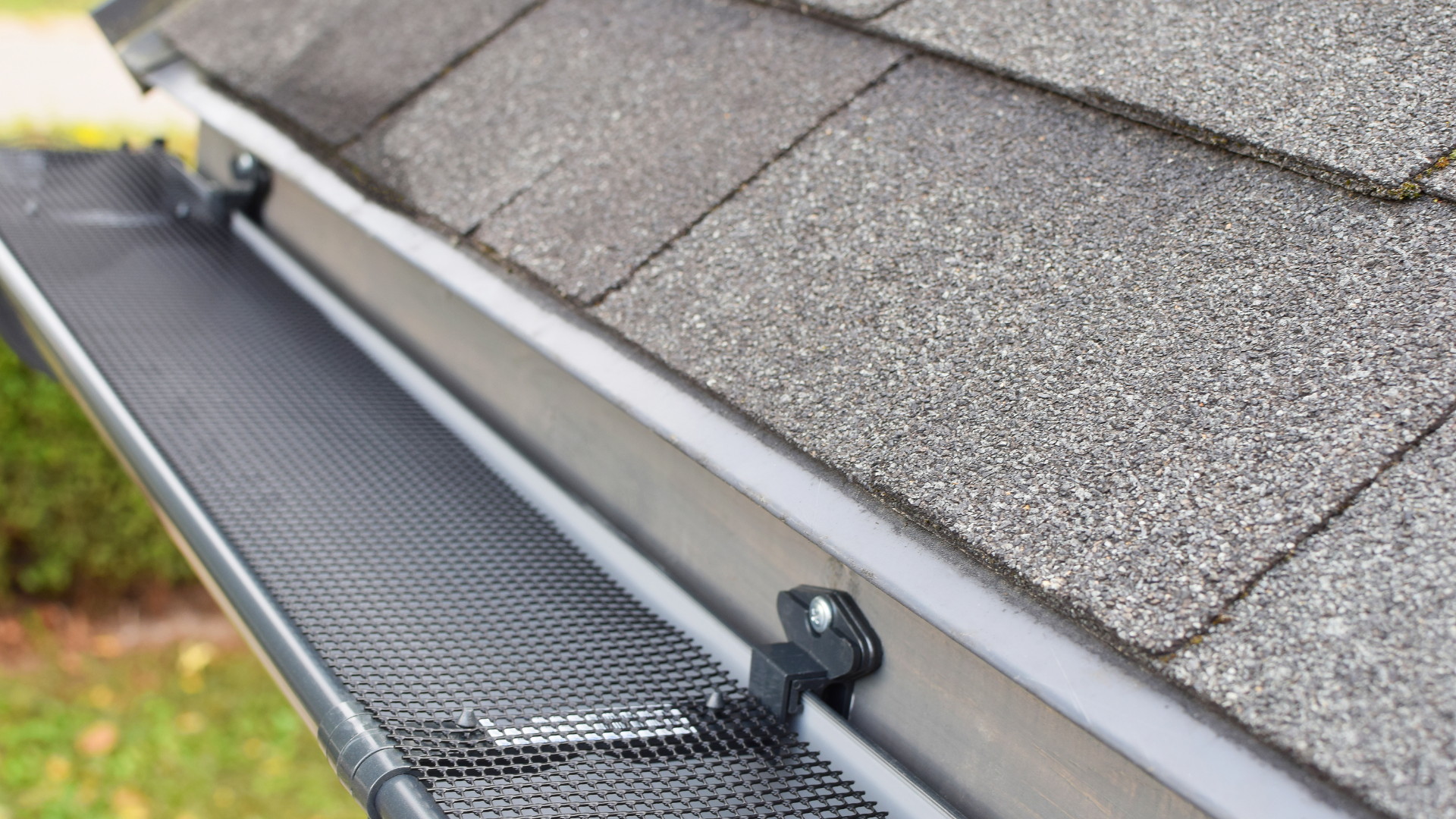 Seamless Gutter Installation
